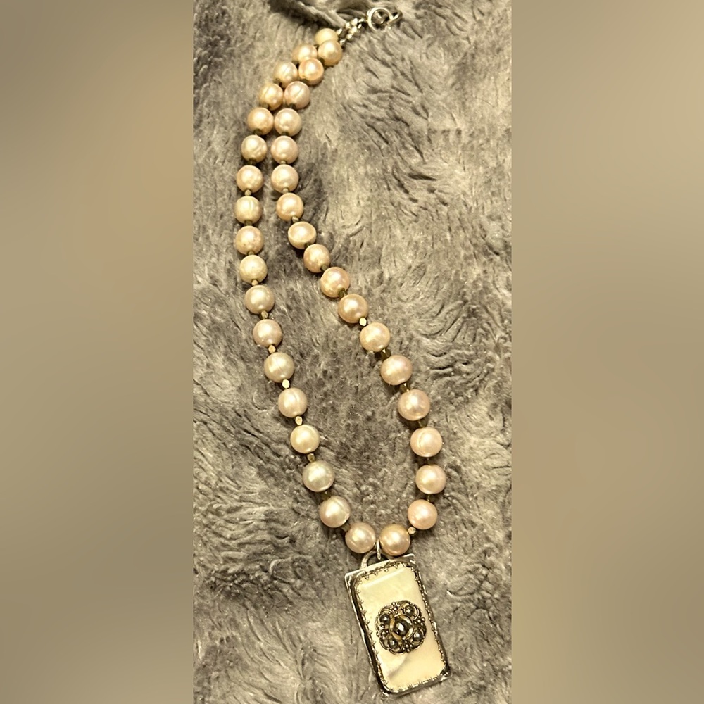 Vintage freshwater Pearl necklace with mother of Pearl pendant